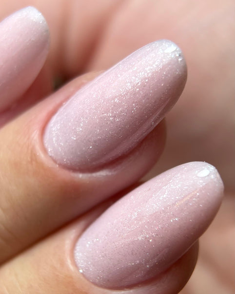 Pourquoi choisir des produits sans HEMA et sans TPO est devenu indispensable en prothésie ongulaire